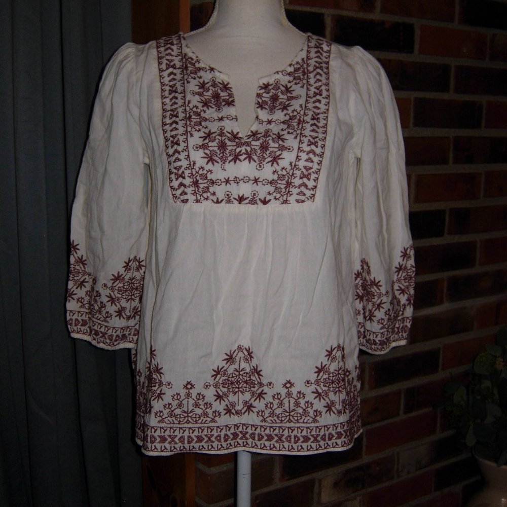Chelsea & Theodore Emboidered Linen Blend Top S
